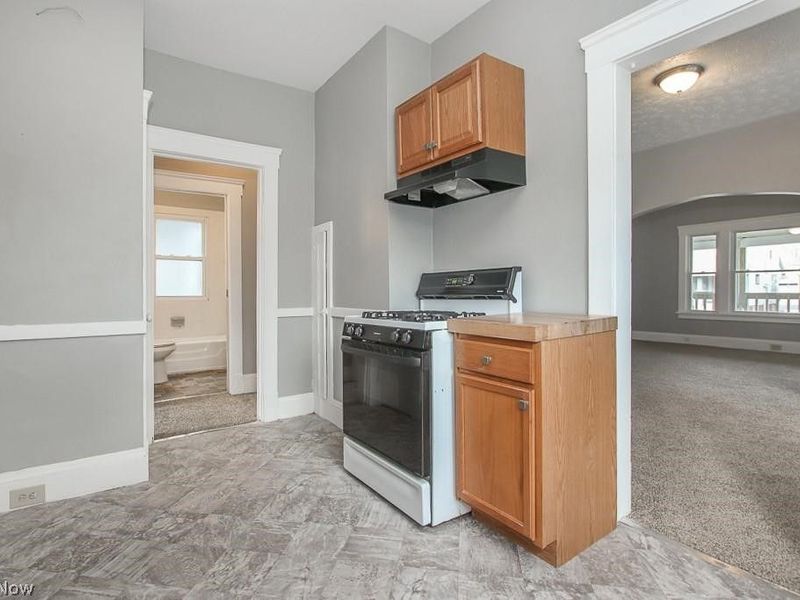 10601 Linnet Avenue, Cleveland, OH 44111 Photo 32