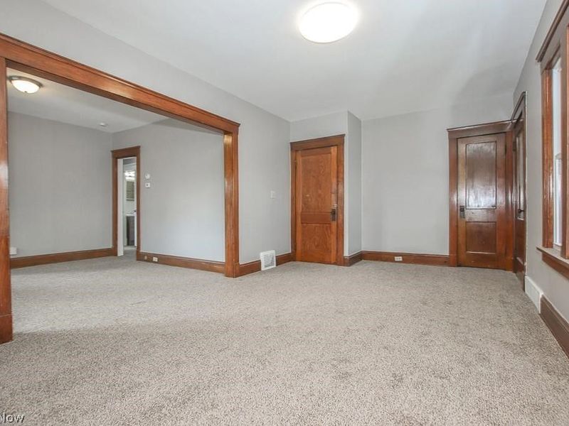 10601 Linnet Avenue, Cleveland, OH 44111 Photo 4
