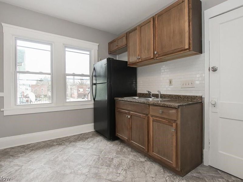 10601 Linnet Avenue, Cleveland, OH 44111 Photo 5