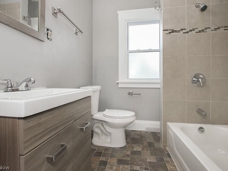 10601 Linnet Avenue, Cleveland, OH 44111 Photo 6