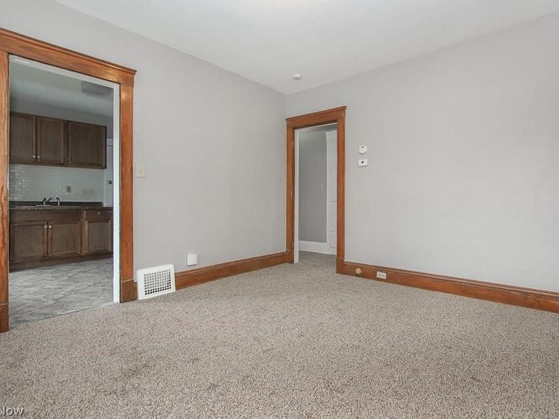 10601 Linnet Avenue, Cleveland, OH 44111 Photo 9