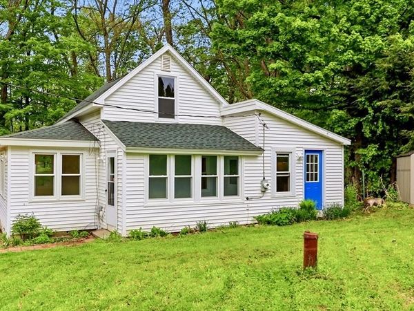 6 County Rd, Huntington, MA 01050