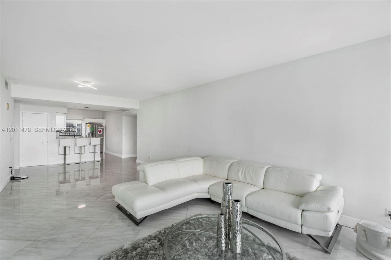 601 NE 36th St, Unit 1103, Miami, FL 33137 Photo