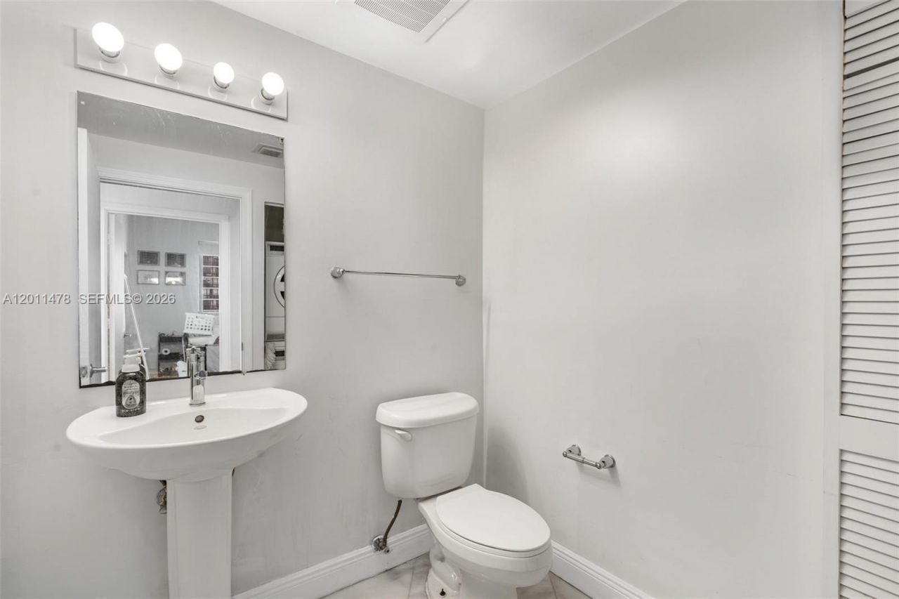 601 NE 36th St, Unit 1103, Miami, FL 33137 Photo