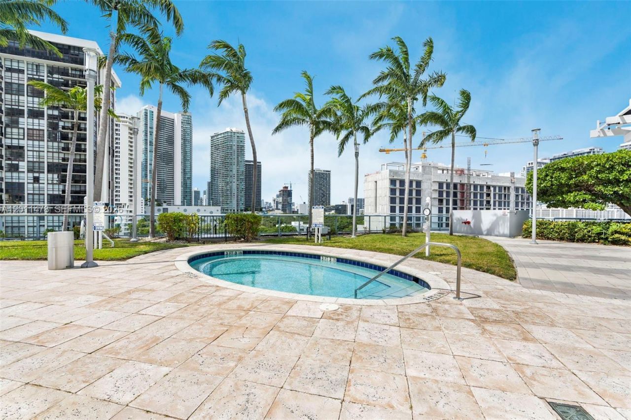 601 NE 36th St, Unit 1103, Miami, FL 33137 Photo