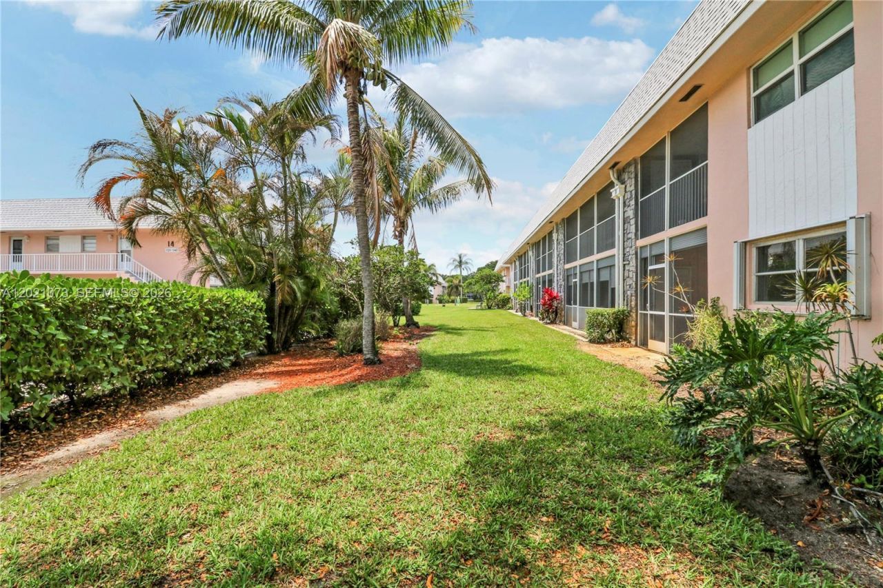 18081 SE Country Club Dr , Unit 13-121, Jupiter, FL 33469 Photo