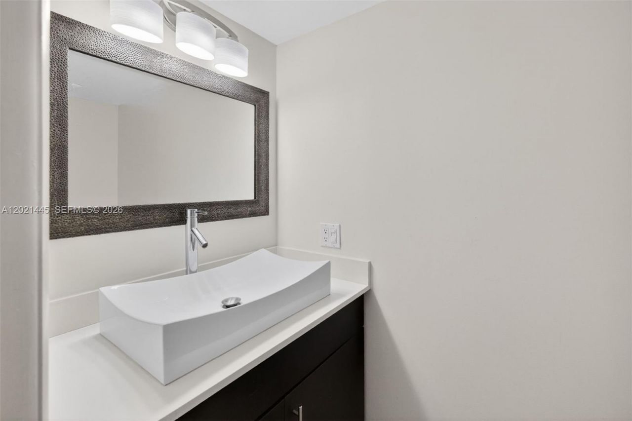 1717 N Bayshore Dr, Unit A-1437, Miami, FL 33132 Photo