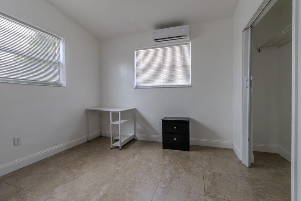 630 NW 15th Terrace, Unit 1-2, Fort Lauderdale, FL 33311 Photo