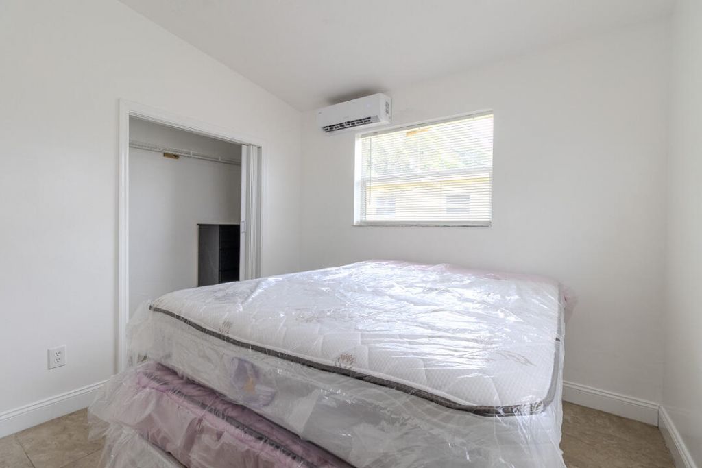 630 NW 15th Terrace, Unit 1-2, Fort Lauderdale, FL 33311 Photo