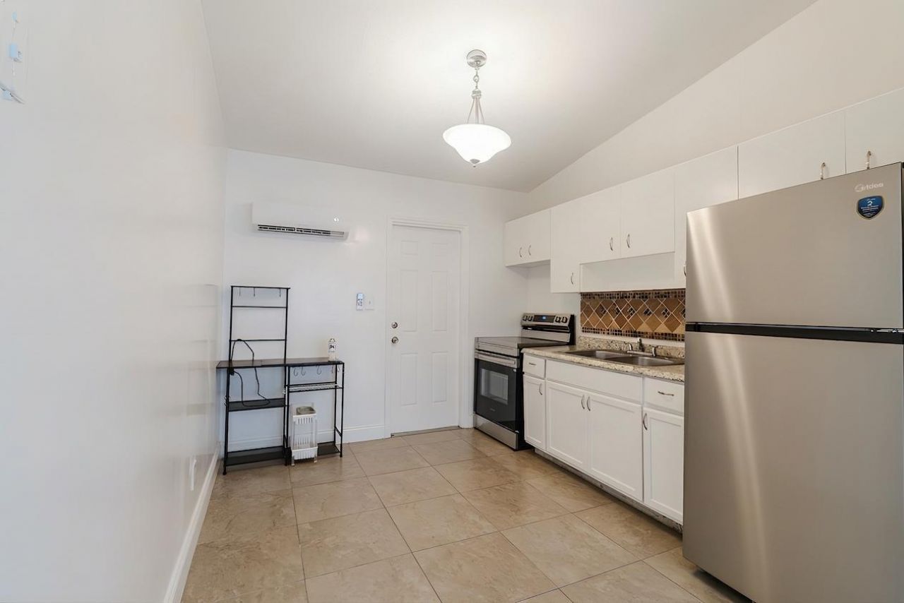 630 NW 15th Terrace, Unit 1-2, Fort Lauderdale, FL 33311 Photo