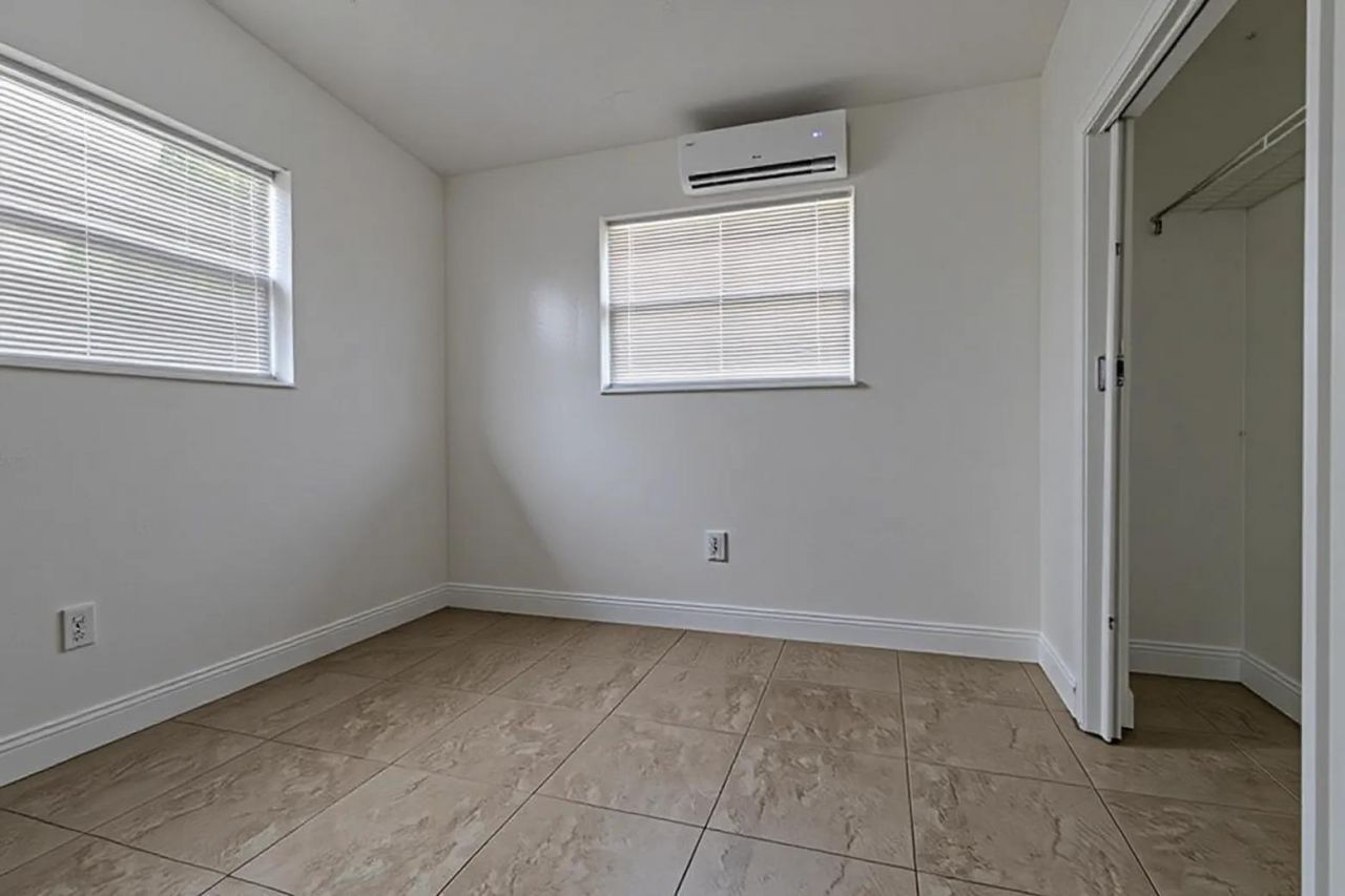 630 NW 15th Terrace, Unit 1-2, Fort Lauderdale, FL 33311 Photo