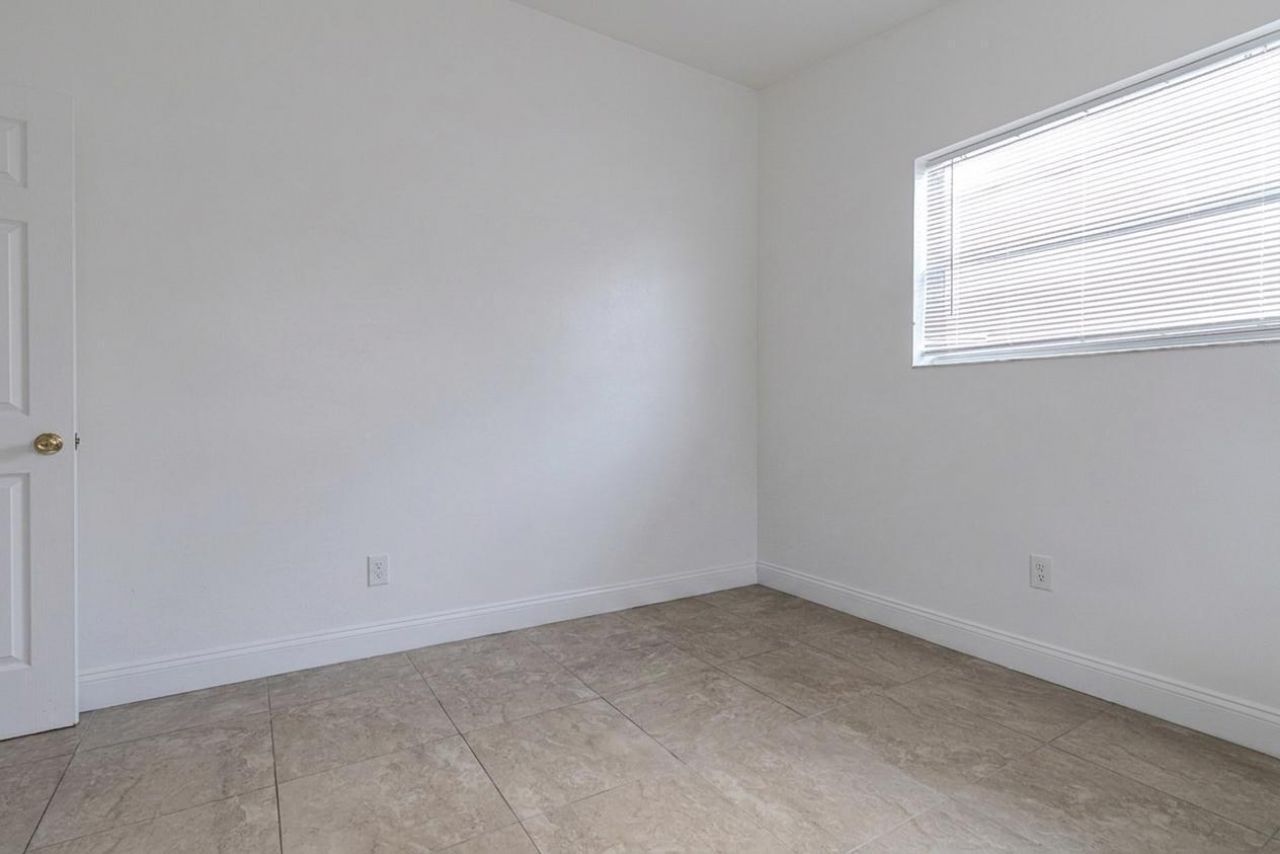 630 NW 15th Terrace, Unit 1-2, Fort Lauderdale, FL 33311 Photo