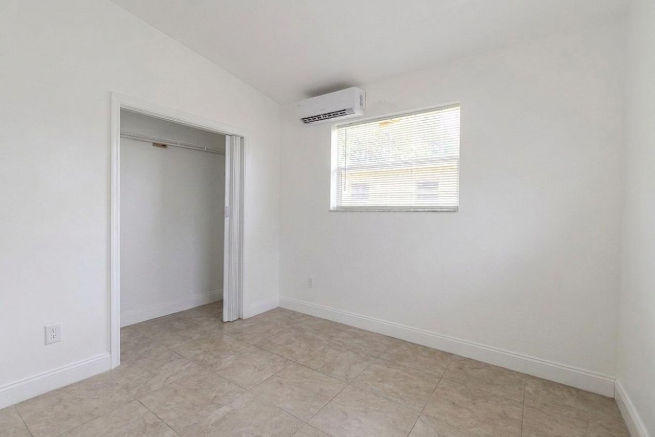 630 NW 15th Terrace, Unit 1-2, Fort Lauderdale, FL 33311 Photo