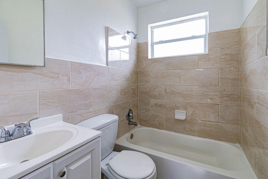 630 NW 15th Terrace, Unit 1-2, Fort Lauderdale, FL 33311 Photo