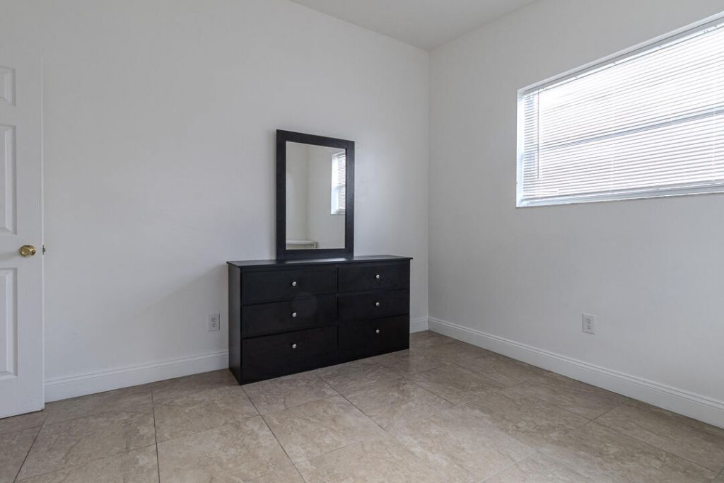 630 NW 15th Terrace, Unit 1-2, Fort Lauderdale, FL 33311 Photo