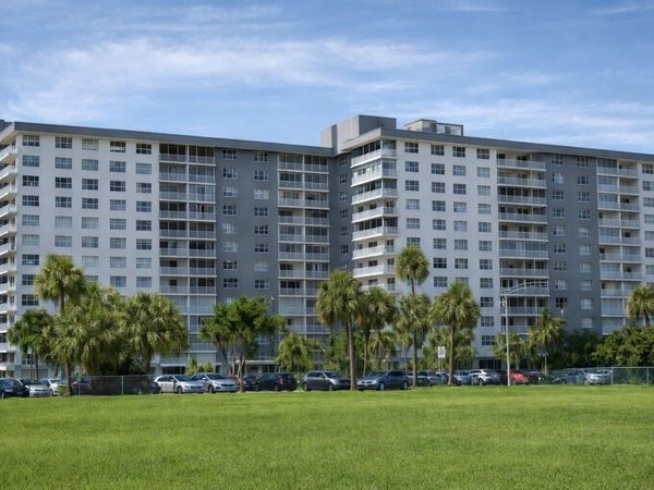 3800 Hillcrest Drive, Unit 1219, Hollywood, FL 33021