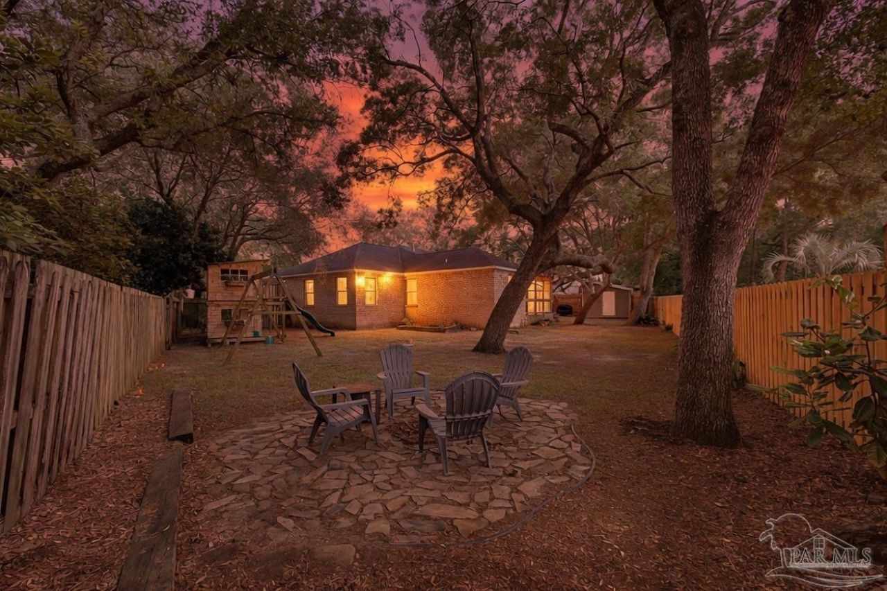 2841 Winners Cir Dr, Navarre, FL 32566 Main Photo