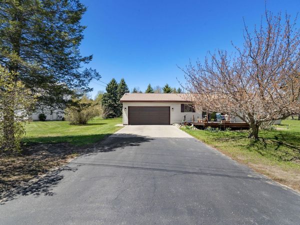 5910 Cummings S, Suttons Bay, MI 49682