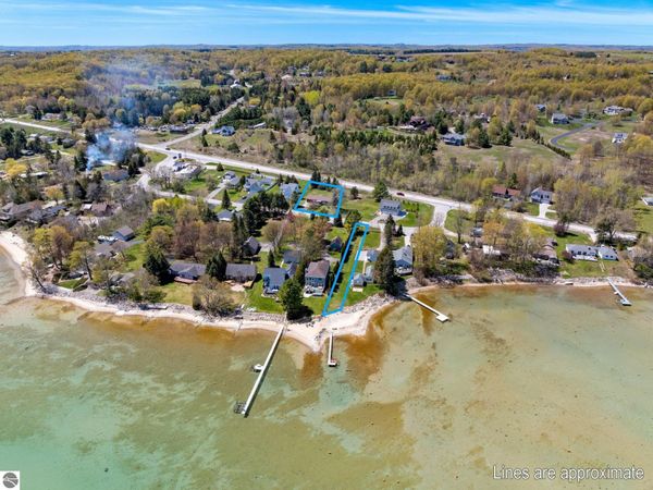 5910 Cummings S, Suttons Bay, MI 49682