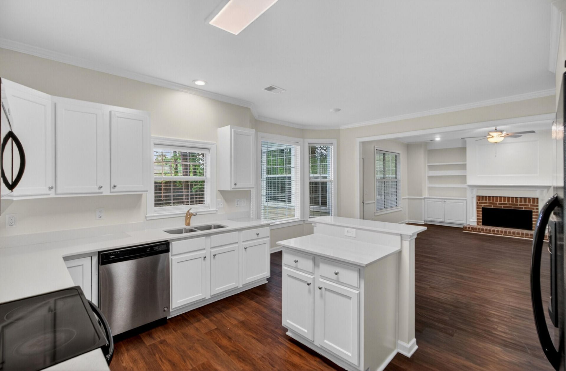 2738 Seastrand Lane Photo 11