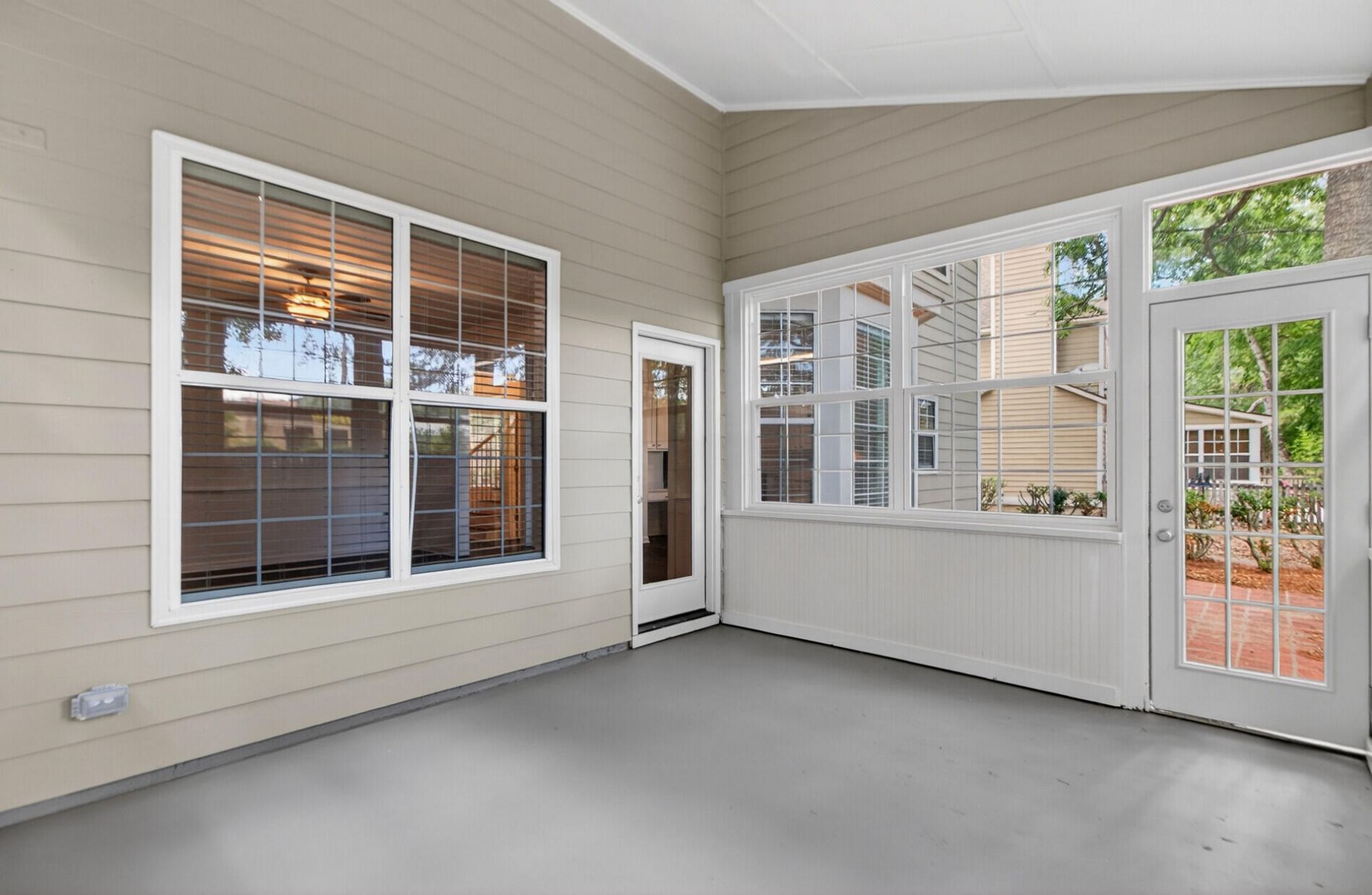 2738 Seastrand Lane Photo 18