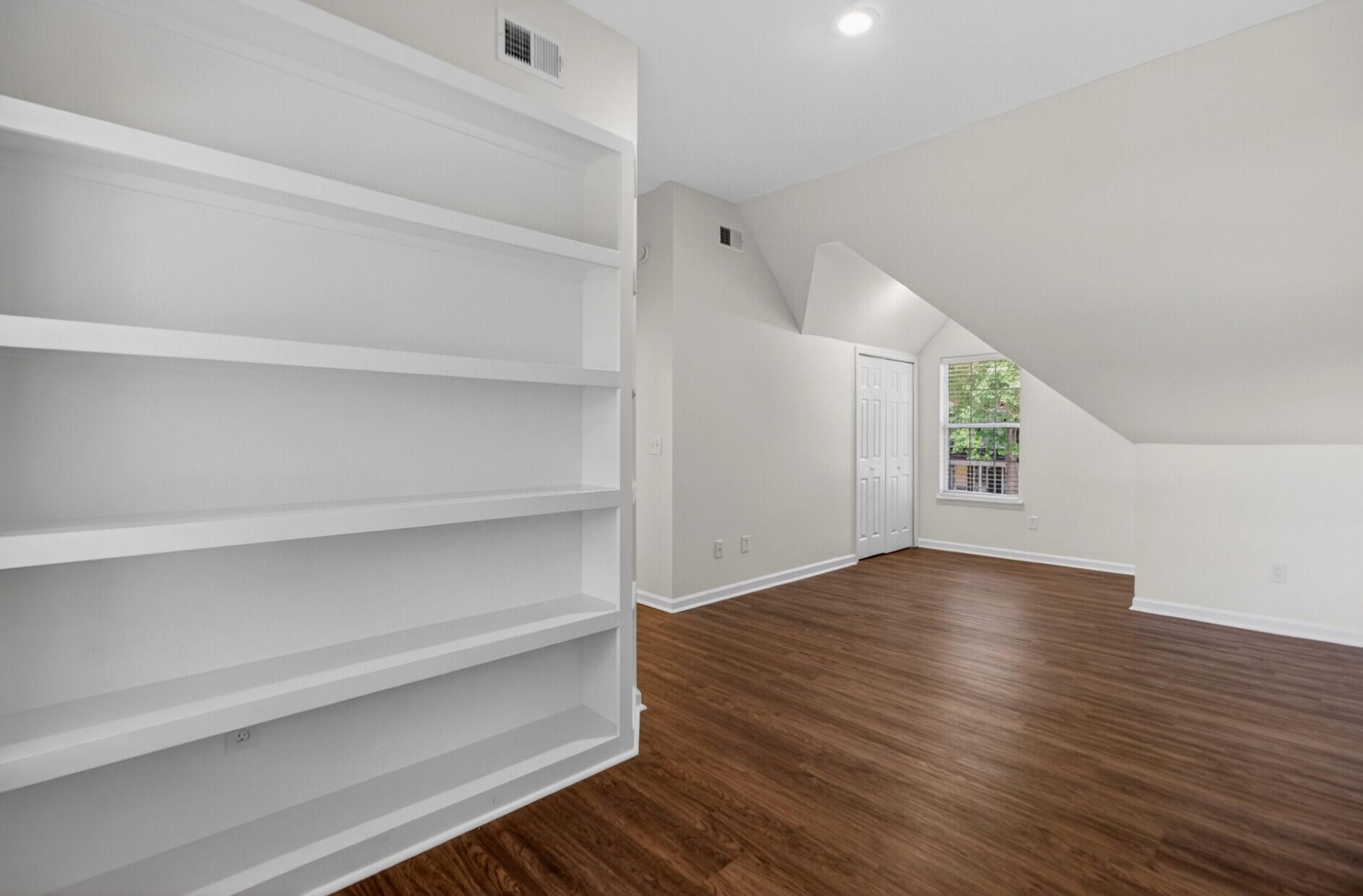 2738 Seastrand Lane Photo 29