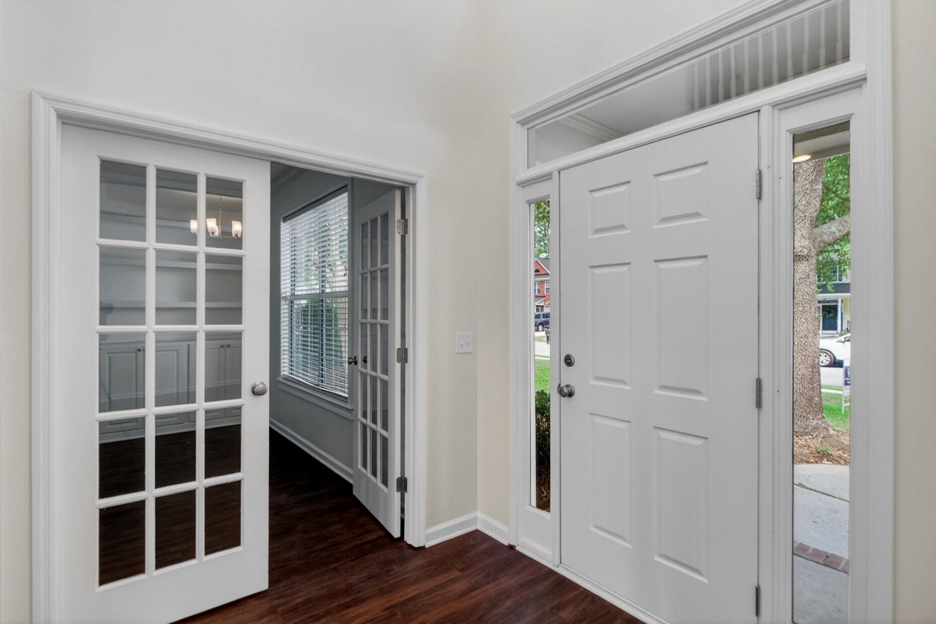 2738 Seastrand Lane Photo 4