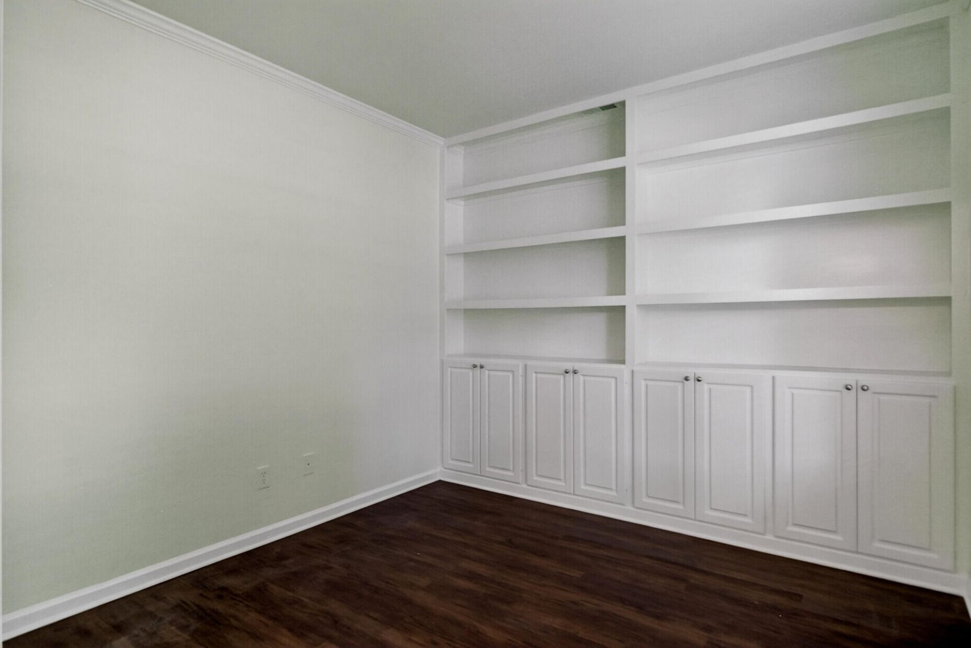 2738 Seastrand Lane Photo 8