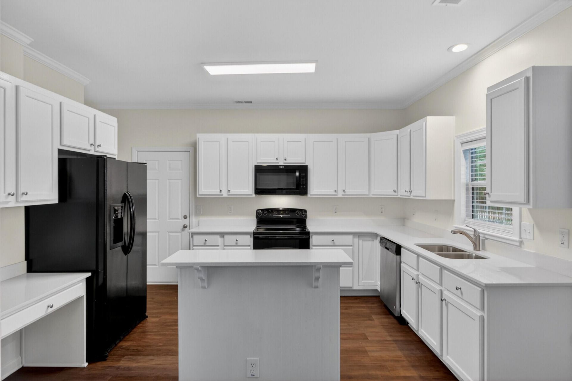 2738 Seastrand Lane Photo 9