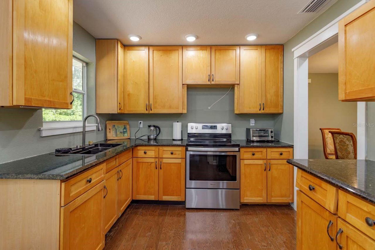 2820 Magnolia Avenue , Sanford, FL 32773 Photo