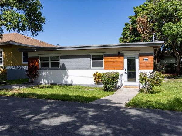 250 NW 14th Way , Dania Beach, FL 33004