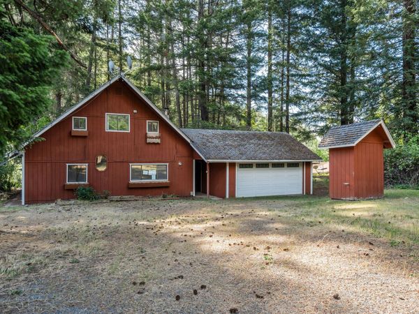 3300 W Evans Creek Road, Rogue River, OR 97537
