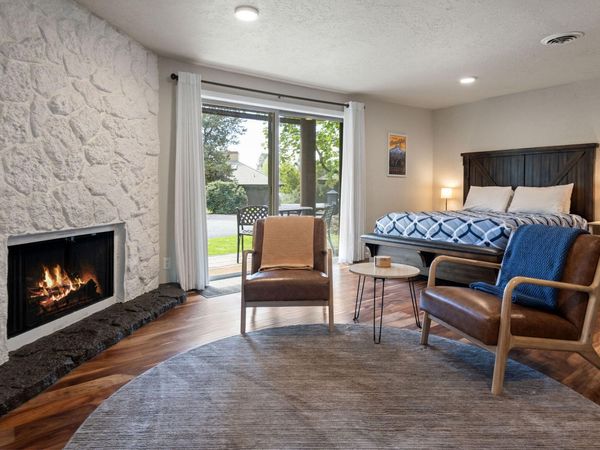 17654 Pinnacle Lane, Unit # 16, Sunriver, OR 97707