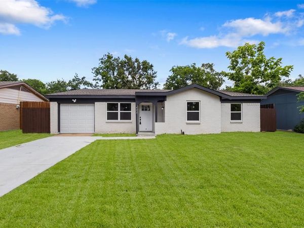 422 Sparks Street , Grand Prairie, TX 75051