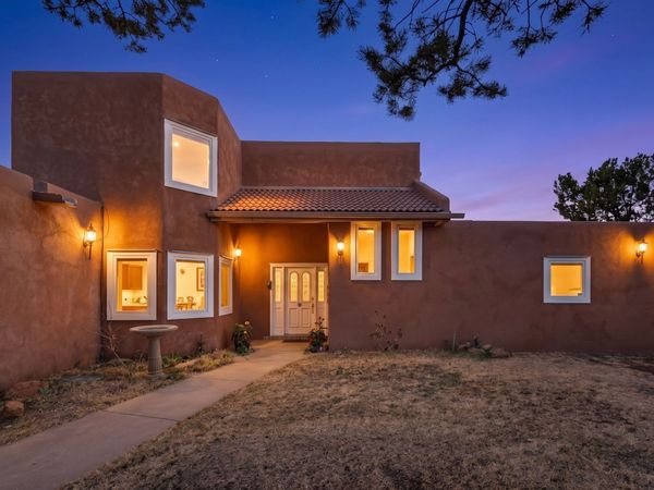 2 Toltec Road , Santa Fe, NM 87505