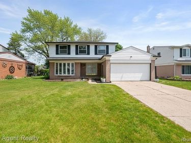 27370 Selkirk Street , Southfield, MI 48076
