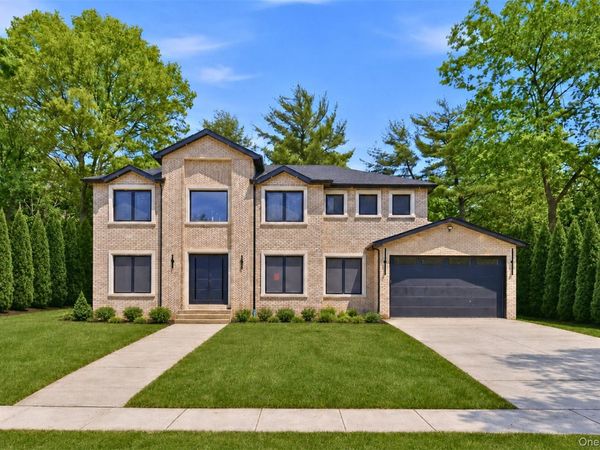 97 Parkway Drive , Roslyn Heights, NY 11577