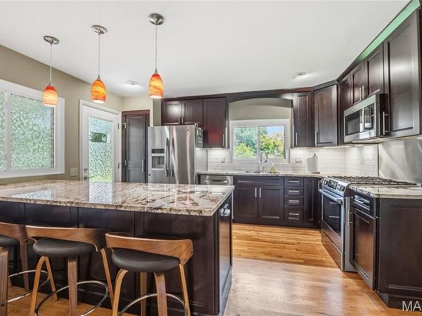 744 Bergerac Drive, St Louis, MO 63141