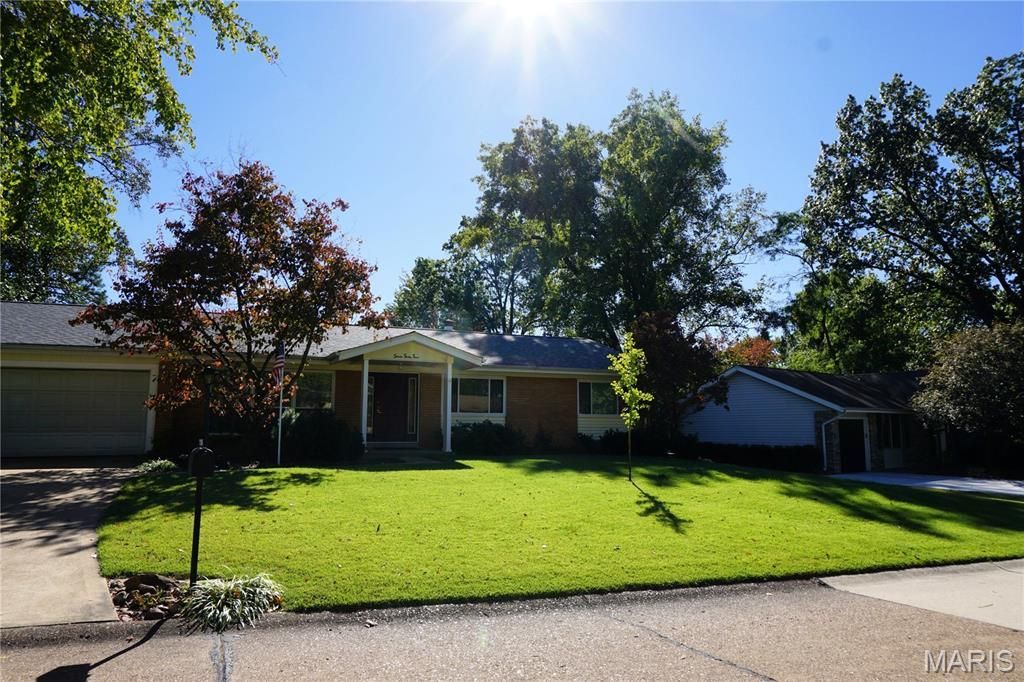 744 Bergerac Drive, Saint Louis, MO 63141 Main Photo