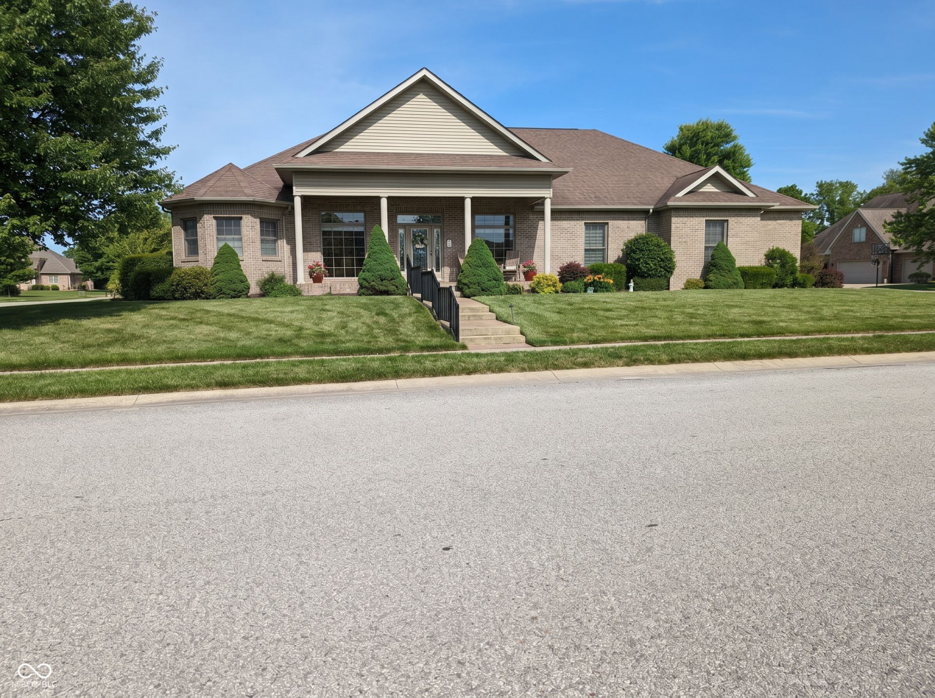 3975 Arrowwood Drive , Columbus, IN 47203 Main Photo