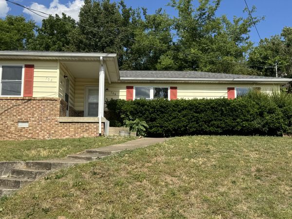 706 Linden Green Dr , Hermitage, TN 37076