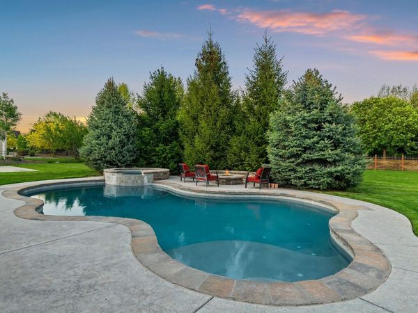 1102 N Lionbridge Ave, Eagle, ID 83616