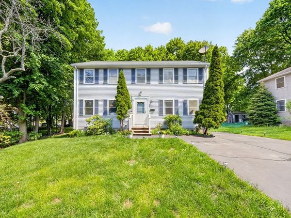 8 Sparrow Ln, Peabody, MA 01960