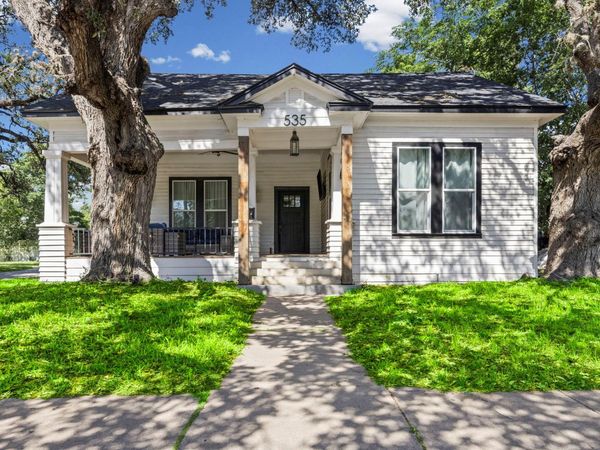 535 S Main ST, Lockhart, TX 78644
