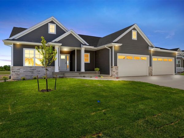 3007 Prairielight Court , Hiawatha, IA 52233