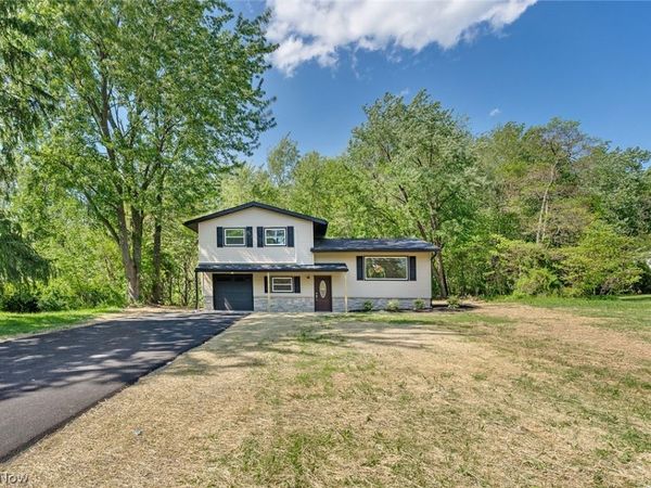 6967 Tamarack Drive, Hubbard, OH 44425