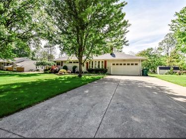 6680 Glenella Drive, Seven Hills, OH 44131