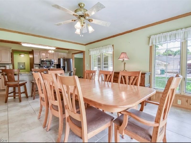 6680 Glenella Drive, Seven Hills, OH 44131 Photo 12