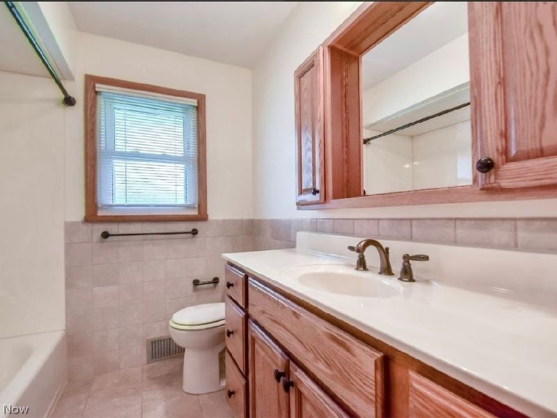 6680 Glenella Drive, Seven Hills, OH 44131 Photo 19