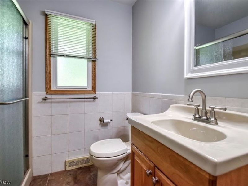 6680 Glenella Drive, Seven Hills, OH 44131 Photo 20